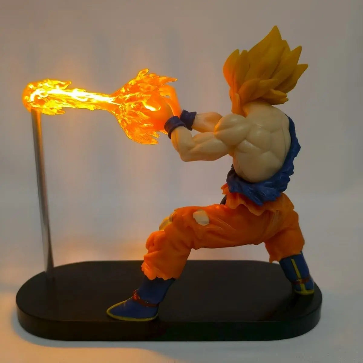 Super Saiyan Goku Magnetic Night Light & Action Figure 16cm