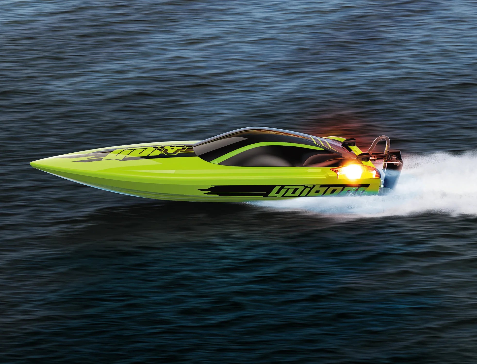 UDI RC Large RC Speed Boat: High-Speed Remote Control Watercraft