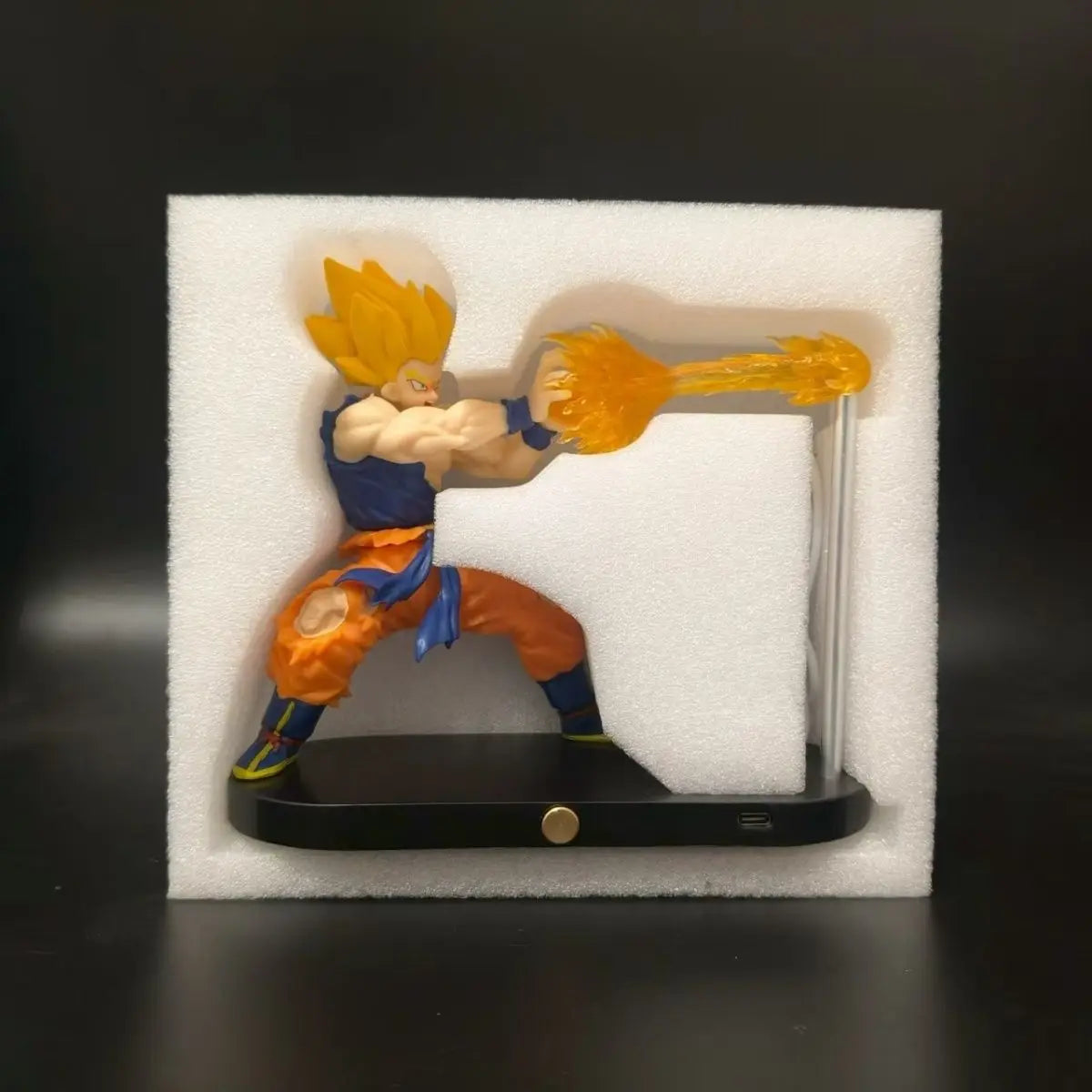 Super Saiyan Goku Magnetic Night Light & Action Figure 16cm